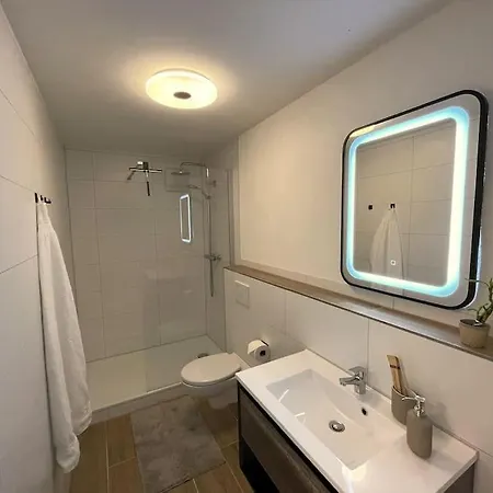 Gaestehaus Stoll - 3 Schlafzimmer, Nahe Flughafen & Messe Lägenhet