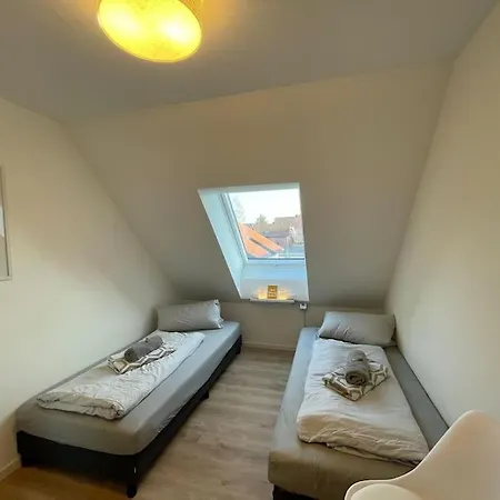 Gaestehaus Stoll - 3 Schlafzimmer, Nahe Flughafen & Messe *