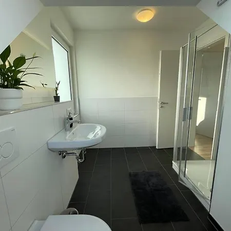 Lägenhet Gaestehaus Stoll - 3 Schlafzimmer, Nahe Flughafen & Messe Filderstadt