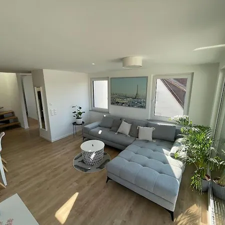 Gaestehaus Stoll - 3 Schlafzimmer, Nahe Flughafen & Messe