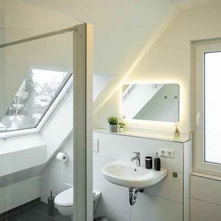 Gaestehaus Stoll - 3 Schlafzimmer, Nahe Flughafen & Messe *